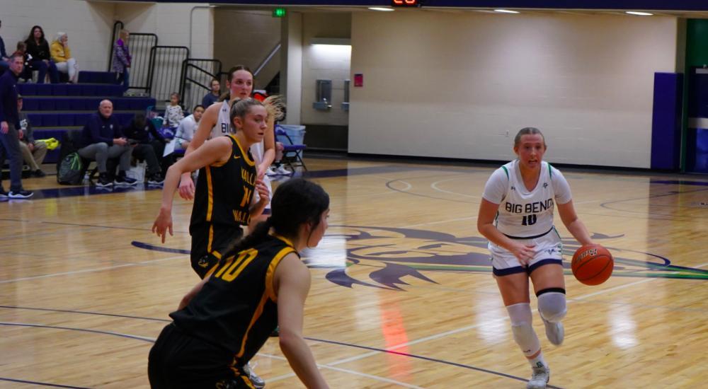 Lady Vikes Start Conference Play with Gritty Win Over Wenatchee Valley